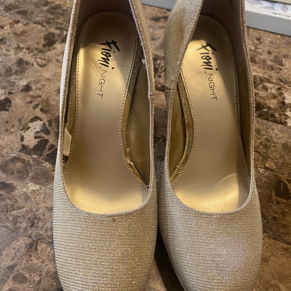 FIONI Clothing Shimmering Gold Heels